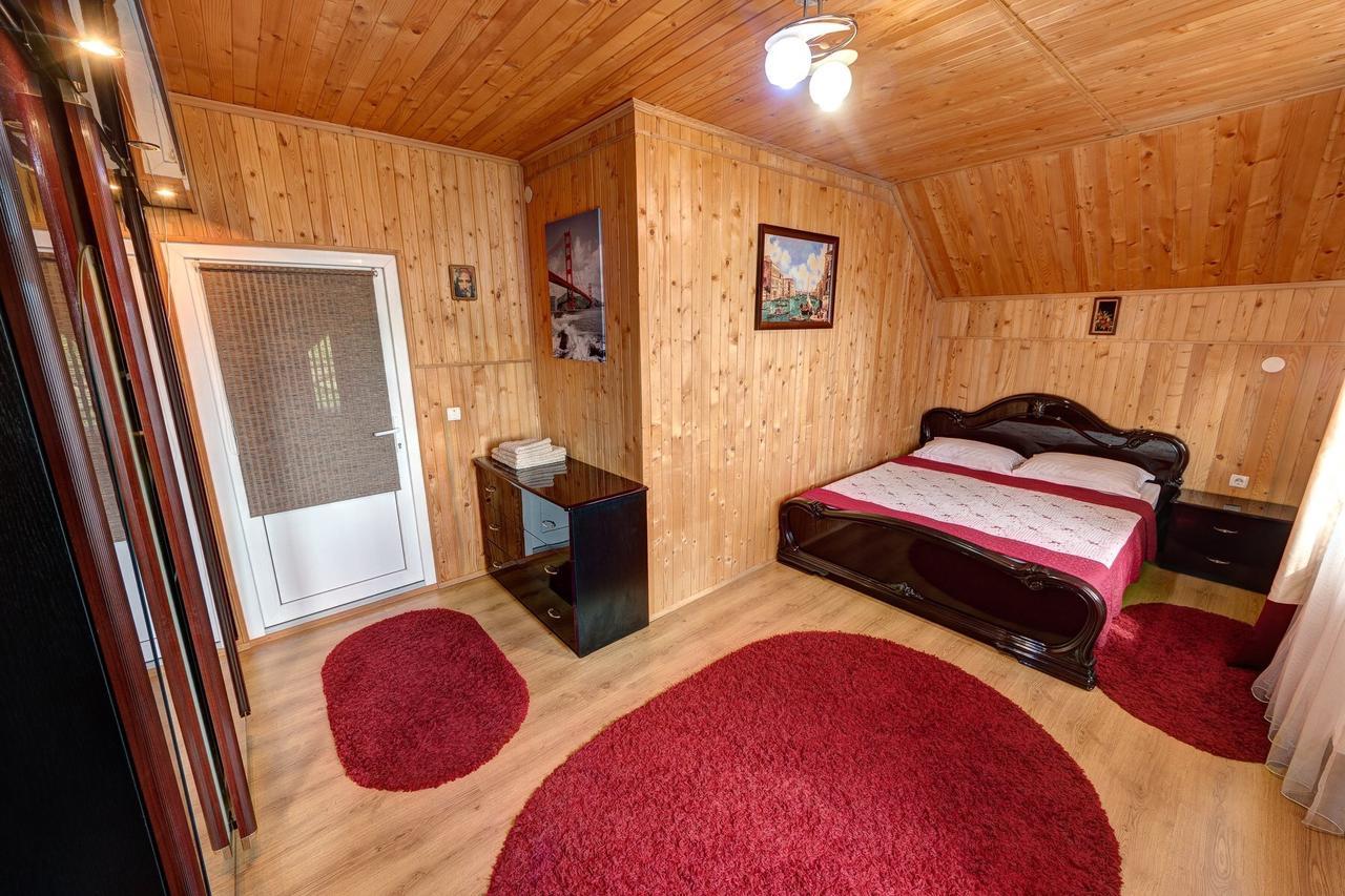 Guest House Velet Bukovel Extérieur photo